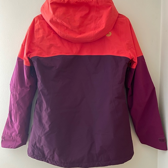 Tech ski jacket built for long days on the mountain. In excellent condition. - Picture 2 of 12